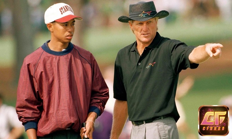 Greg Norman hướng dẫn Tiger Wood trong PGA Tour