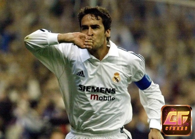 Raul đứng thứ 5 trong top những cầu thủ ghi bàn nhiều nhất C1