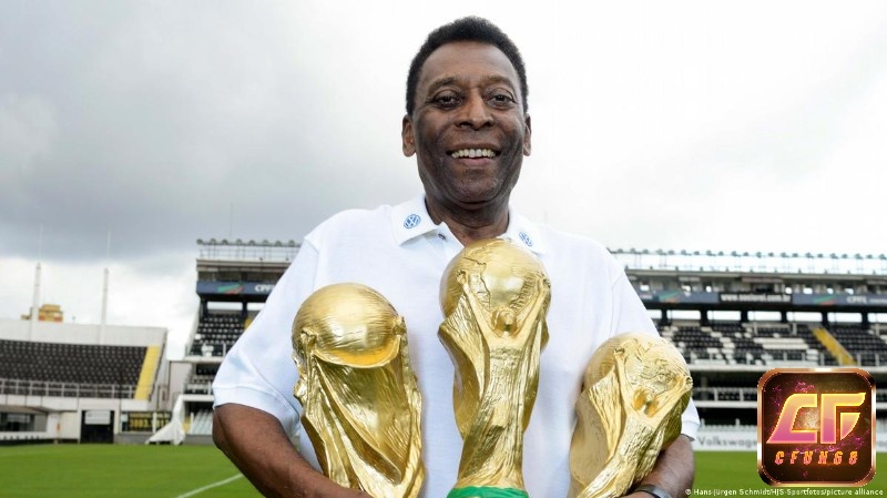 Vua bóng đá Pele là một cầu thủ duy nhất trong lịch sử 3 lần vô địch World Cup