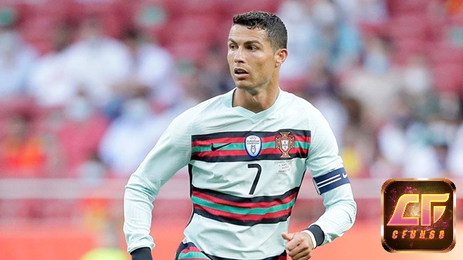 Cristiano Ronaldo là tiền đạo săn bàn hay nhất Euro