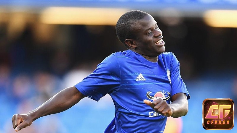 N'Golo Kanté là tiền vệ xuất sắc đến từ câu lạc bộ Chelsea