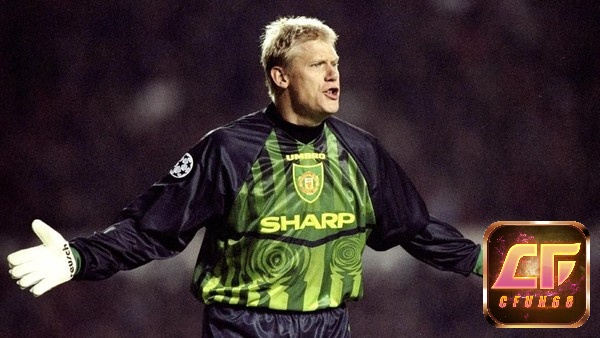 Peter Schmeichel là thủ môn ác mộng với mọi tiền đạo