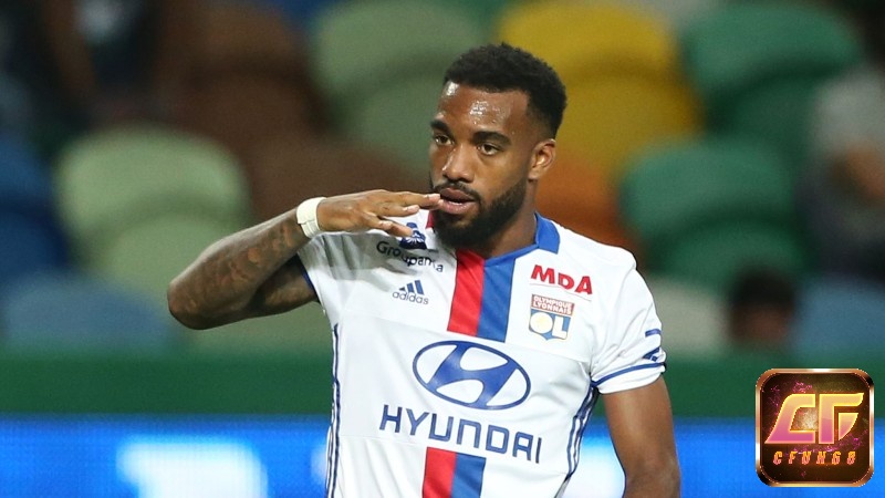 Alexandre Lacazette là một cái tên khá quen thuộc trong top tiền đạo hay nhất Ligue 1