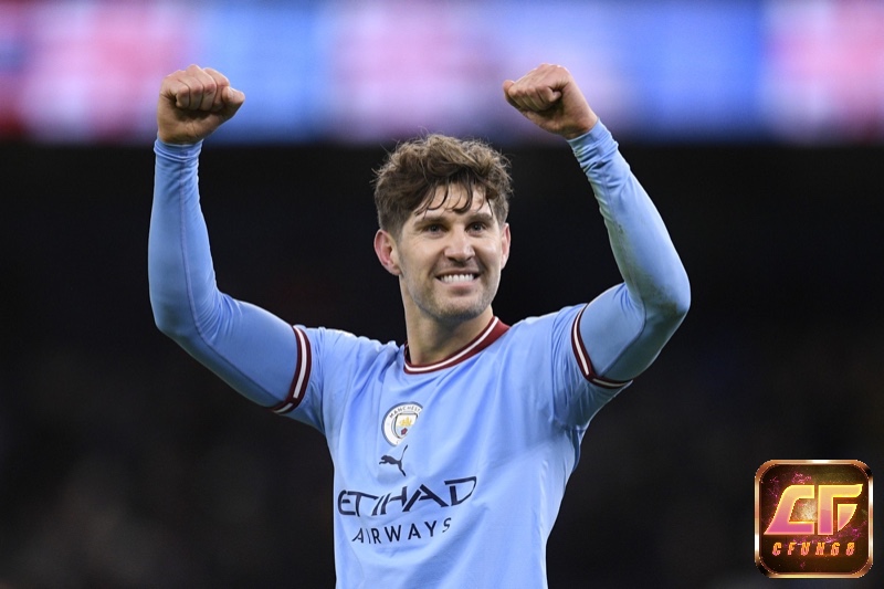 John Stones là cầu thủ xuất sắc của Manchester City và góp mặt trong danh sách trung vệ hay nhất Euro