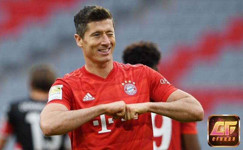 Huyền thoại bóng đá người Ba Lan Robert Lewandowski