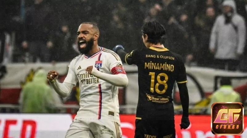 Lacazette bắt đầu sự nghiệp chuyên nghiệp tại Olympique Lyonnais (Lyon) và đã ghi dấu ấn mạnh mẽ