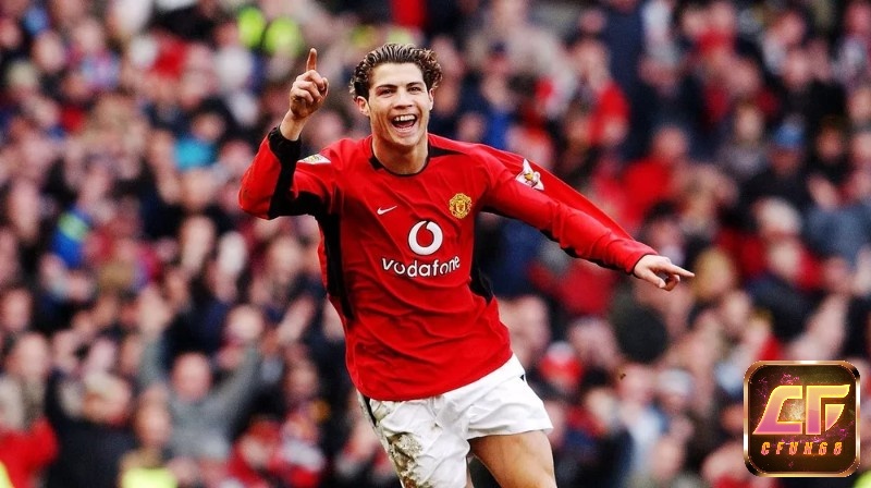 Cristiano Ronaldo khi còn thi đấu cho MU đã ghi tới 27 bàn thắng từ 2004-2005