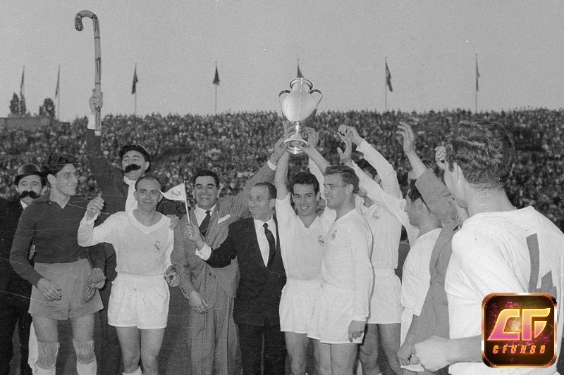 Giải đấu C1 UEFA Champions League tổ chức lần đầu tiên vào năm 1955