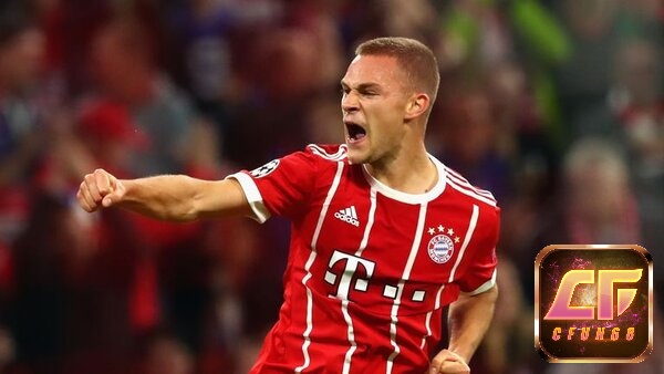 Joshua Kimmich chơi tốt ở cả vị trí tiền vệ và hậu vệ phải