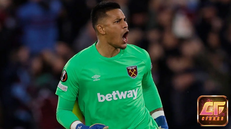 Thủ môn Alphonse Areola có khả năng cản phá bóng ấn tượng